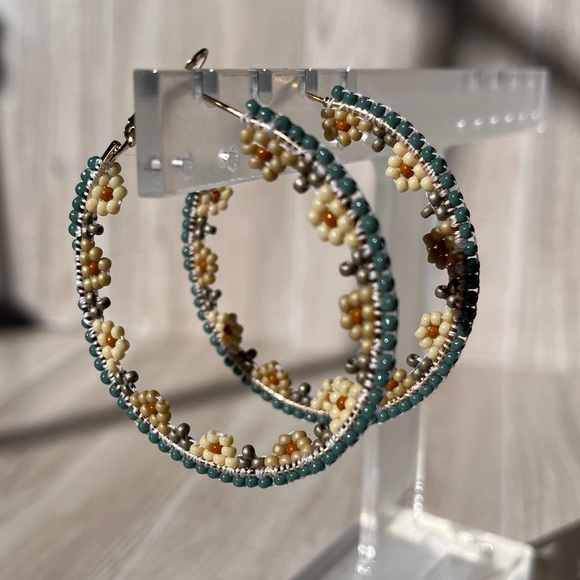 Chic Beaded Hoop Earrings with Green and Cream Accents - Picture 4 of 6